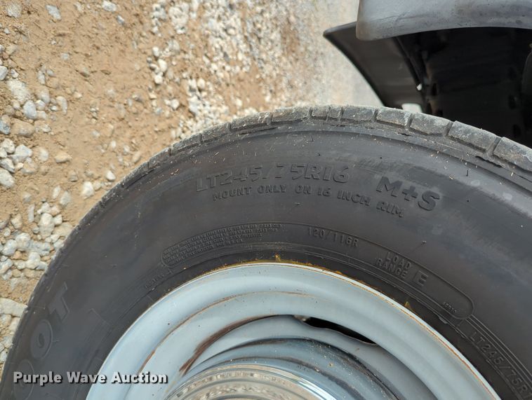 image for item LY9396 2006 Ford E350 Super Duty  refrigerated van