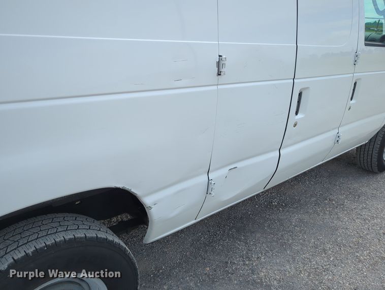 image for item LY9396 2006 Ford E350 Super Duty  refrigerated van