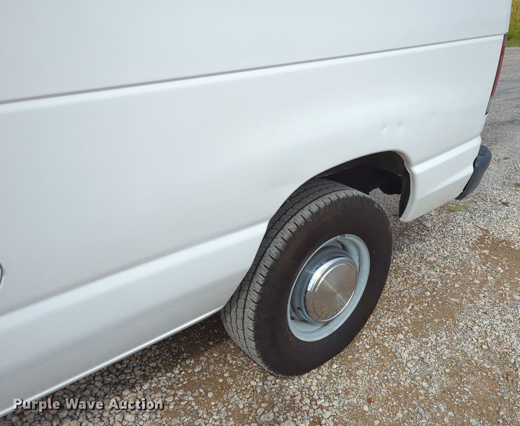 image for item LY9396 2006 Ford E350 Super Duty  refrigerated van