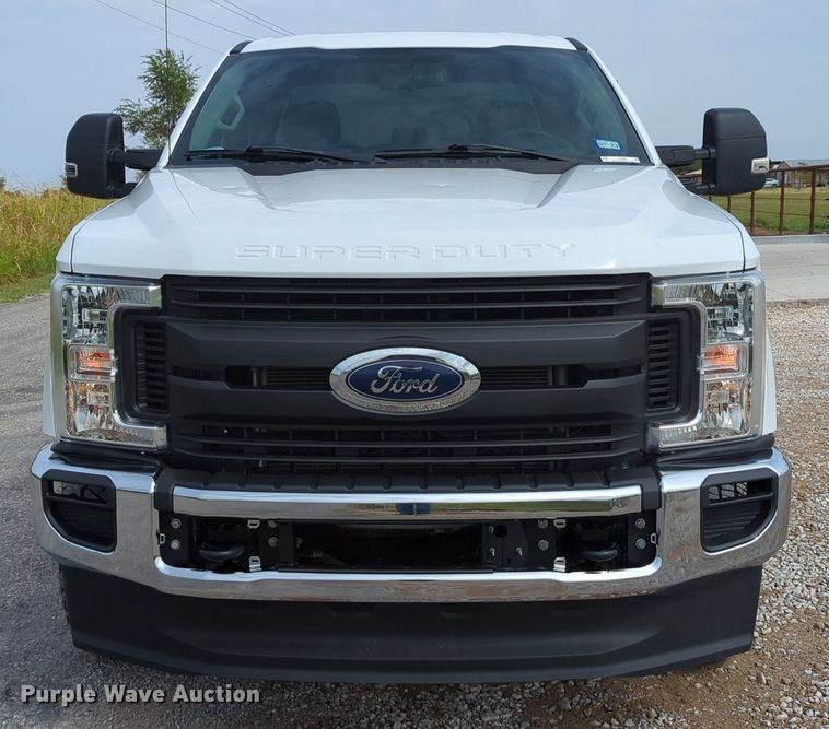 image for item LY9398 2019 Ford F250 Super Duty XL  SuperCab pickup truck cab and chassis