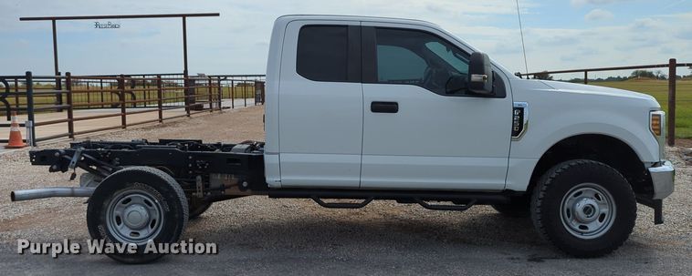 image for item LY9398 2019 Ford F250 Super Duty XL  SuperCab pickup truck cab and chassis