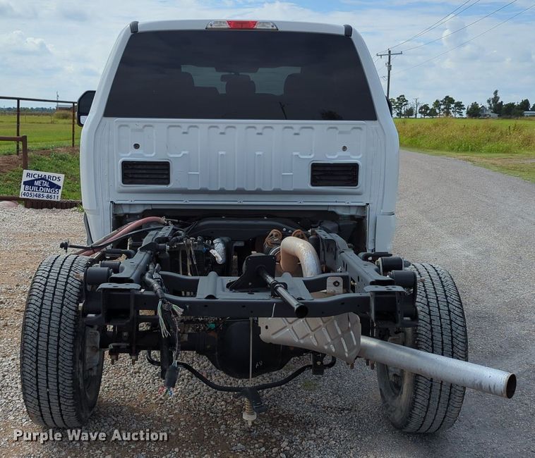 image for item LY9398 2019 Ford F250 Super Duty XL  SuperCab pickup truck cab and chassis