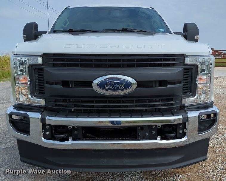 image for item LY9398 2019 Ford F250 Super Duty XL  SuperCab pickup truck cab and chassis