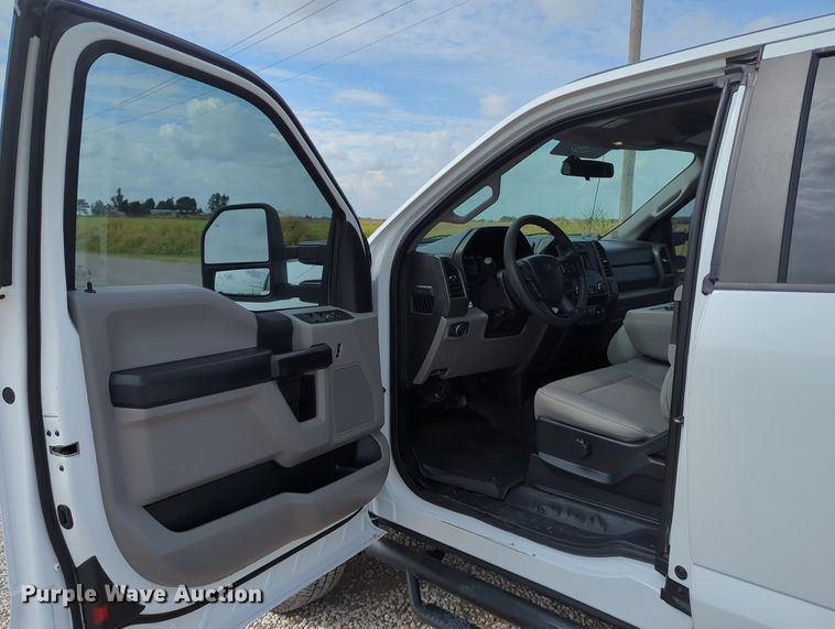 image for item LY9398 2019 Ford F250 Super Duty XL  SuperCab pickup truck cab and chassis