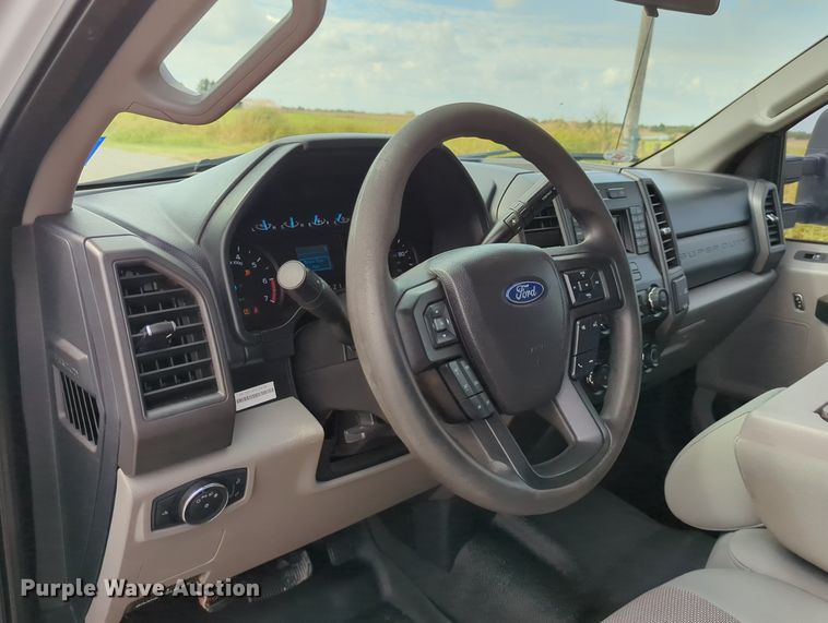 image for item LY9398 2019 Ford F250 Super Duty XL  SuperCab pickup truck cab and chassis