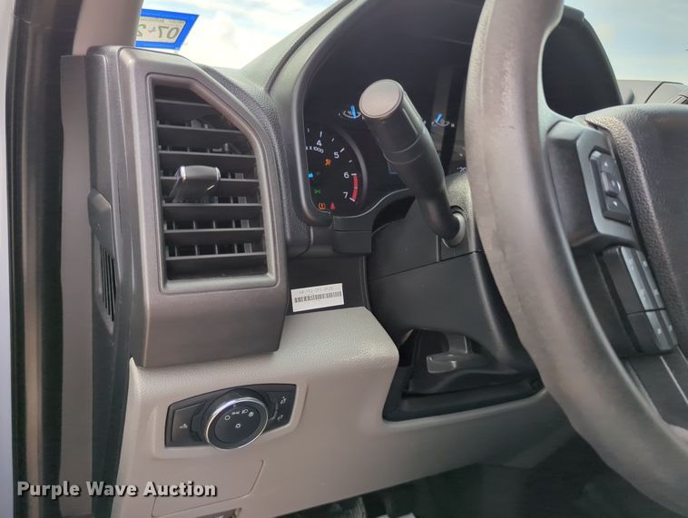 image for item LY9398 2019 Ford F250 Super Duty XL  SuperCab pickup truck cab and chassis