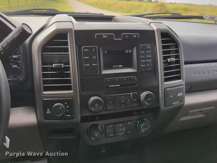 image for item LY9398 2019 Ford F250 Super Duty XL  SuperCab pickup truck cab and chassis