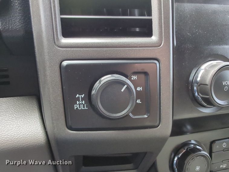 image for item LY9398 2019 Ford F250 Super Duty XL  SuperCab pickup truck cab and chassis