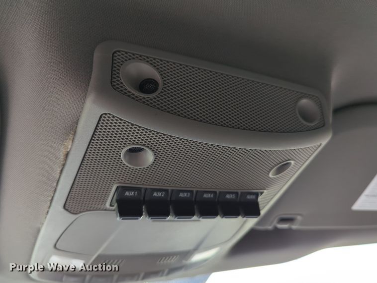 image for item LY9398 2019 Ford F250 Super Duty XL  SuperCab pickup truck cab and chassis