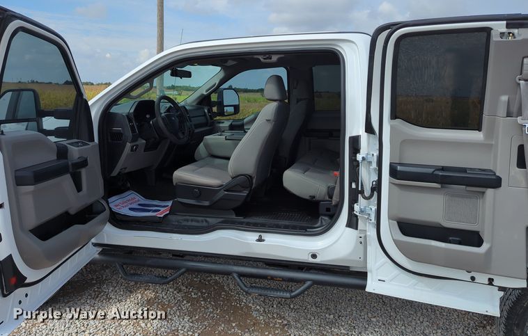 image for item LY9398 2019 Ford F250 Super Duty XL  SuperCab pickup truck cab and chassis