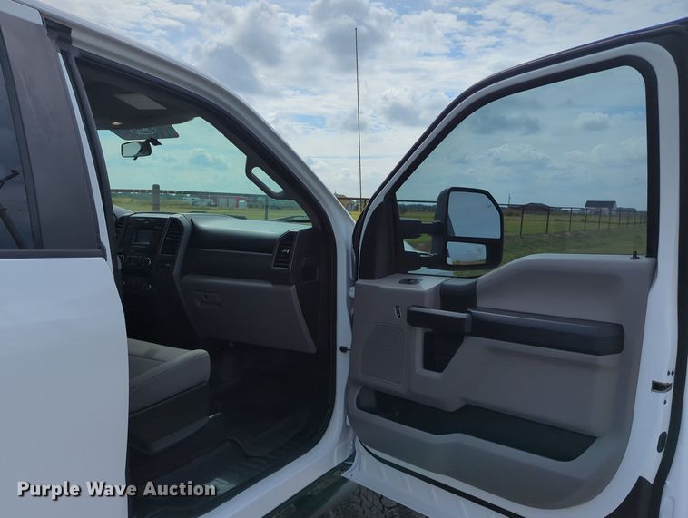 image for item LY9398 2019 Ford F250 Super Duty XL  SuperCab pickup truck cab and chassis