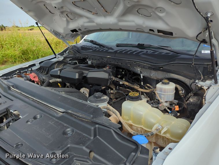 image for item LY9398 2019 Ford F250 Super Duty XL  SuperCab pickup truck cab and chassis