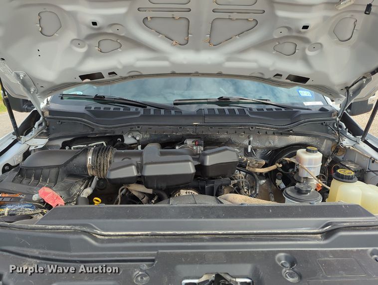 image for item LY9398 2019 Ford F250 Super Duty XL  SuperCab pickup truck cab and chassis