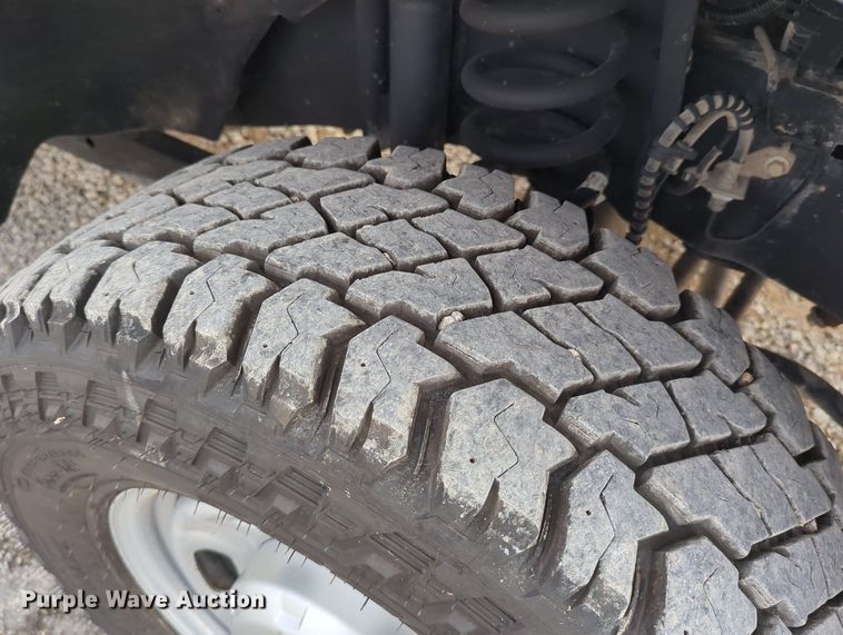 image for item LY9398 2019 Ford F250 Super Duty XL  SuperCab pickup truck cab and chassis