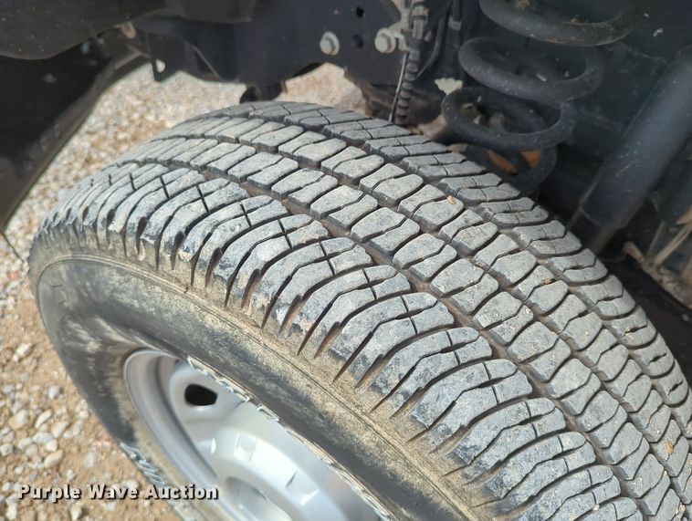 image for item LY9398 2019 Ford F250 Super Duty XL  SuperCab pickup truck cab and chassis