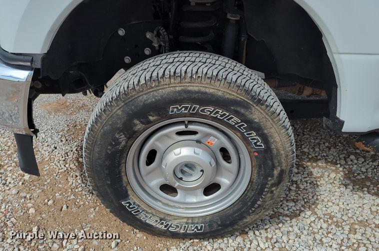 image for item LY9398 2019 Ford F250 Super Duty XL  SuperCab pickup truck cab and chassis