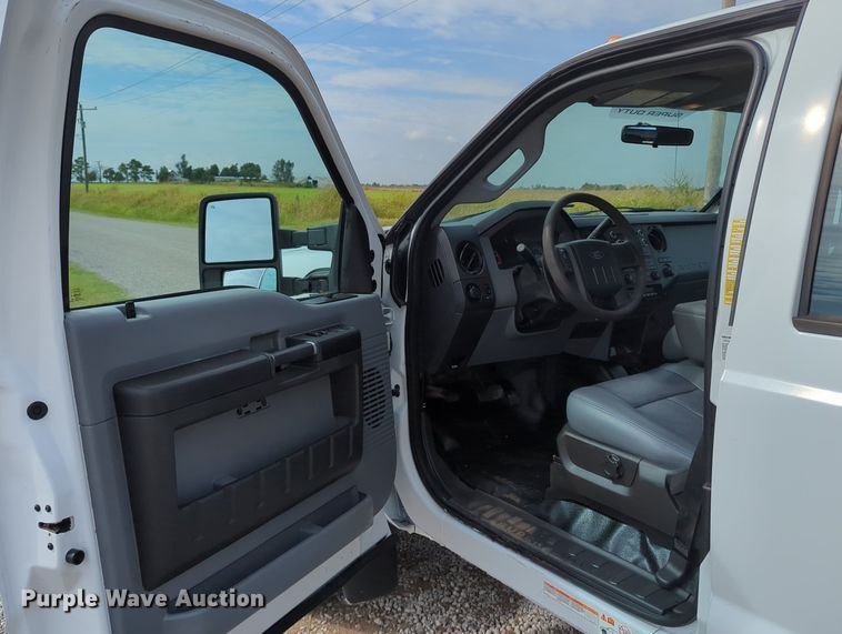 image for item LY9400 2012 Ford F550 Super Duty  Crew Cab flatbed truck