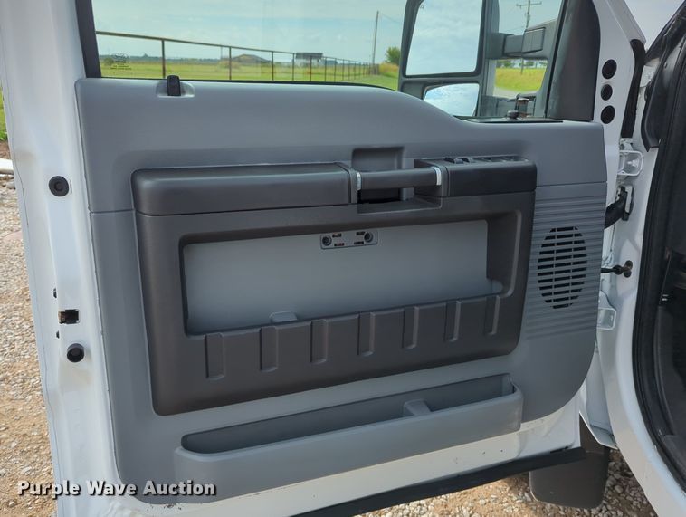 image for item LY9400 2012 Ford F550 Super Duty  Crew Cab flatbed truck