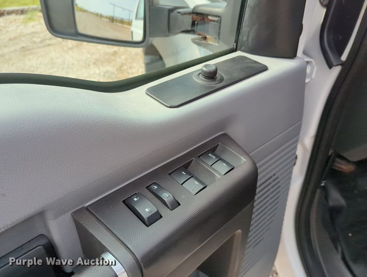 image for item LY9400 2012 Ford F550 Super Duty  Crew Cab flatbed truck