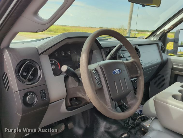 image for item LY9400 2012 Ford F550 Super Duty  Crew Cab flatbed truck