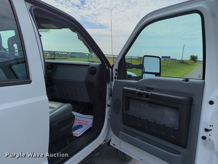 image for item LY9400 2012 Ford F550 Super Duty  Crew Cab flatbed truck