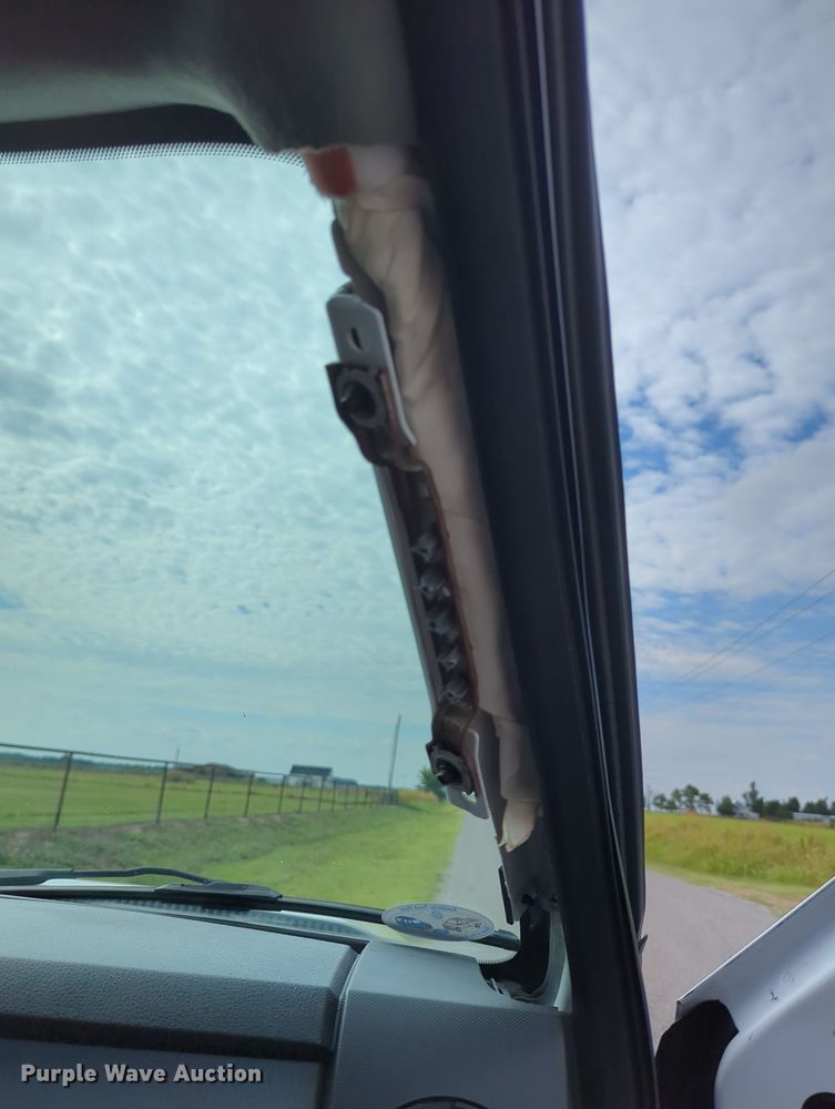 image for item LY9400 2012 Ford F550 Super Duty  Crew Cab flatbed truck