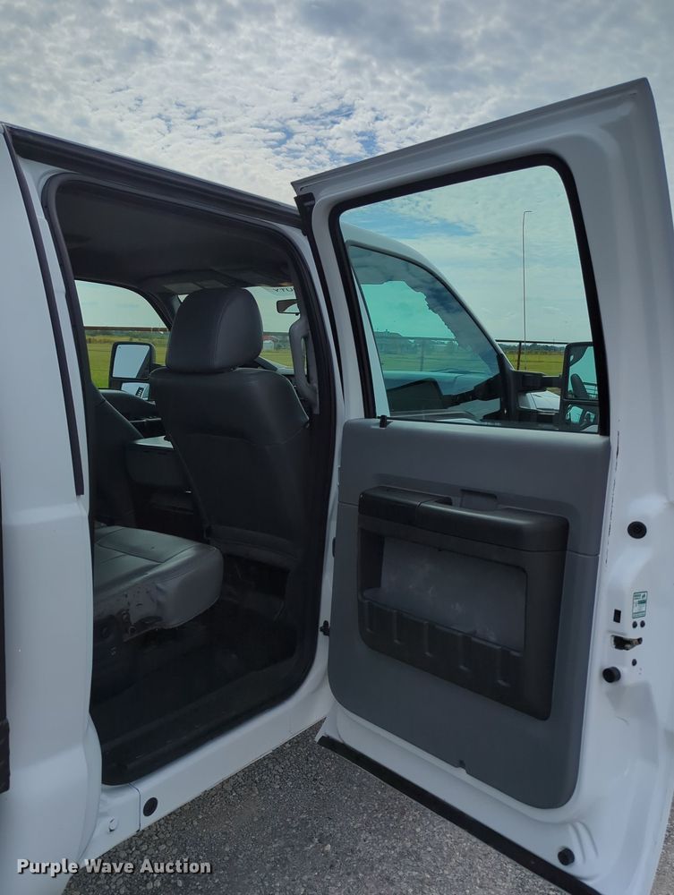 image for item LY9400 2012 Ford F550 Super Duty  Crew Cab flatbed truck