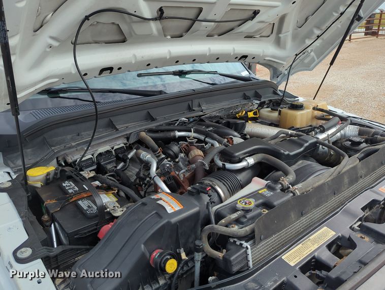 image for item LY9400 2012 Ford F550 Super Duty  Crew Cab flatbed truck