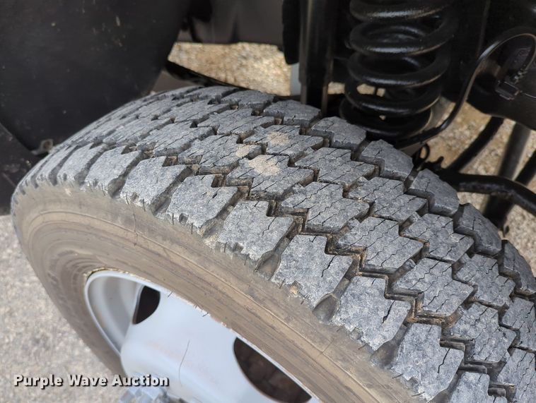 image for item LY9400 2012 Ford F550 Super Duty  Crew Cab flatbed truck