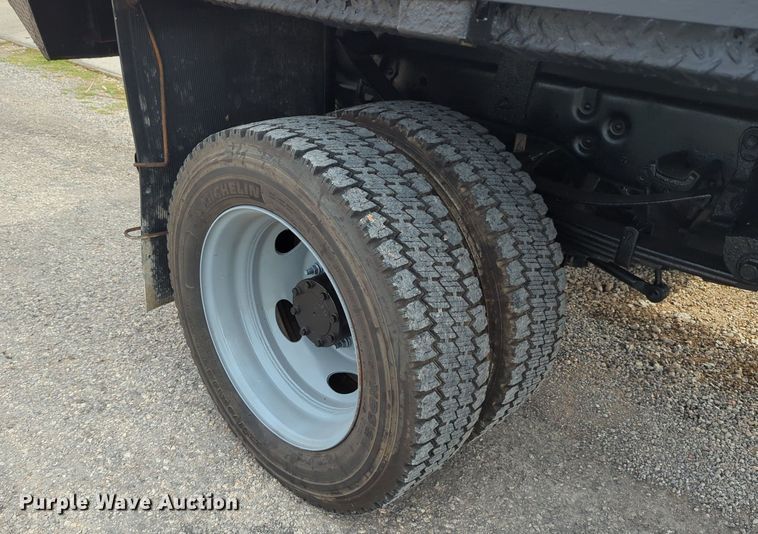 image for item LY9400 2012 Ford F550 Super Duty  Crew Cab flatbed truck