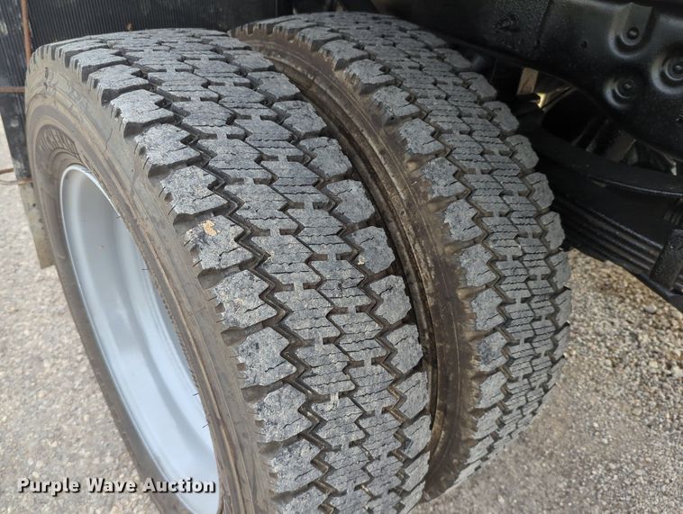 image for item LY9400 2012 Ford F550 Super Duty  Crew Cab flatbed truck