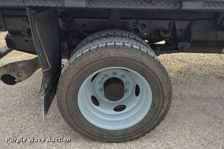 image for item LY9400 2012 Ford F550 Super Duty  Crew Cab flatbed truck