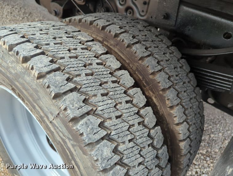 image for item LY9400 2012 Ford F550 Super Duty  Crew Cab flatbed truck