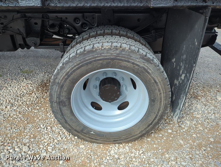 image for item LY9400 2012 Ford F550 Super Duty  Crew Cab flatbed truck