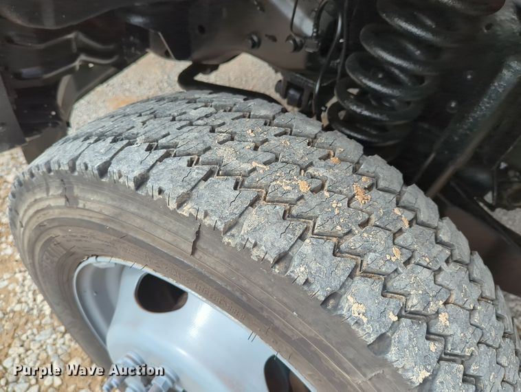 image for item LY9400 2012 Ford F550 Super Duty  Crew Cab flatbed truck