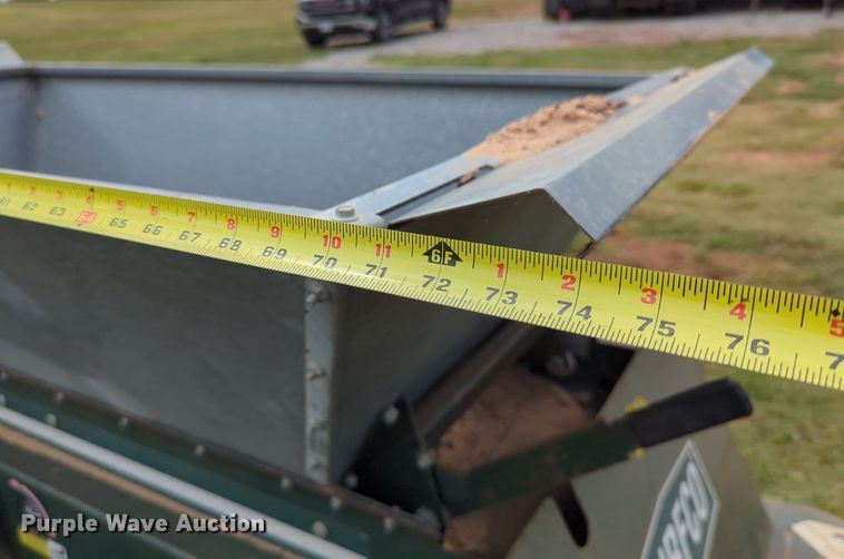 image for item LY9401 Turfco SP-1530  top dresser