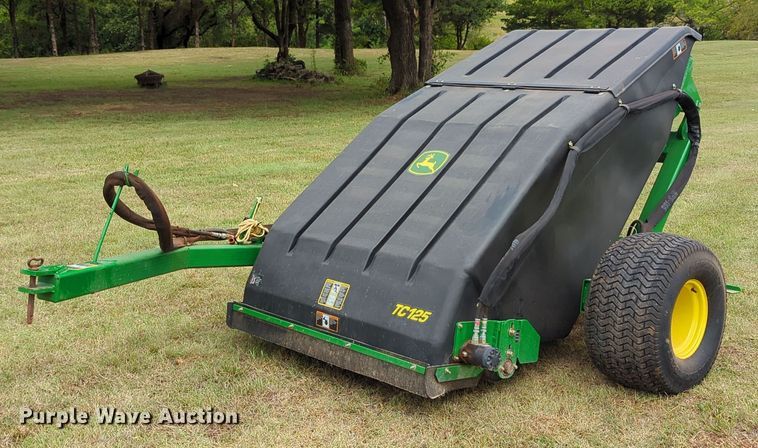 image for item LY9402 John Deere TC125  turf collector