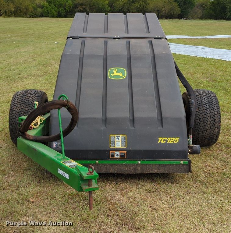 image for item LY9402 John Deere TC125  turf collector