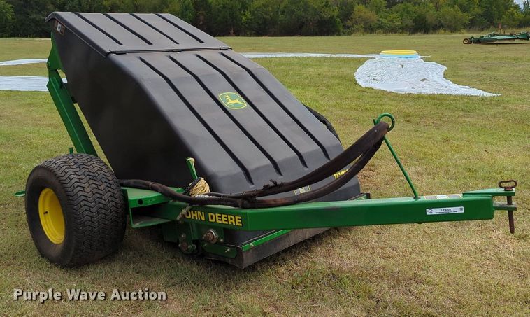 image for item LY9402 John Deere TC125  turf collector
