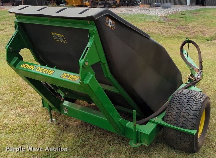 image for item LY9402 John Deere TC125  turf collector