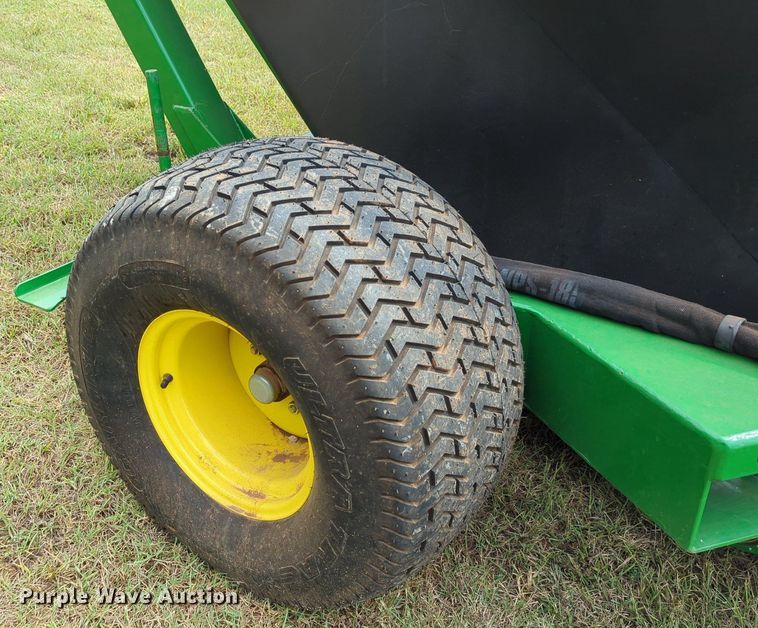 image for item LY9402 John Deere TC125  turf collector