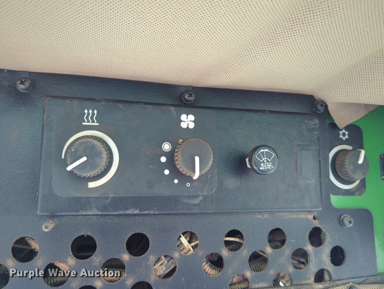 image for item LY9404 1998 John Deere 5510  MFWD tractor