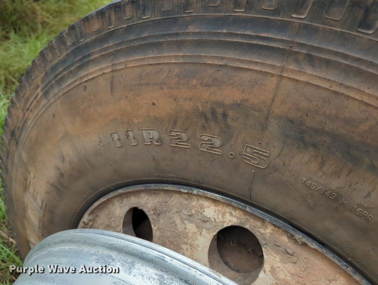 image for item LY9424 2002 Mack MR688S  rear tandem axle assembly