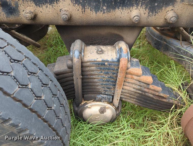 image for item LY9424 2002 Mack MR688S  rear tandem axle assembly