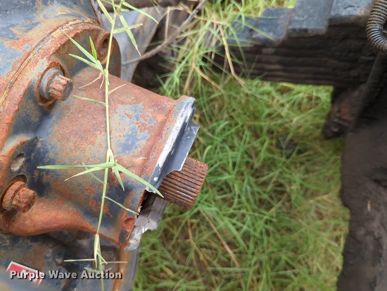 image for item LY9424 2002 Mack MR688S  rear tandem axle assembly