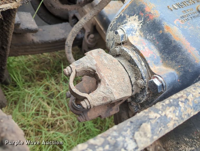 image for item LY9424 2002 Mack MR688S  rear tandem axle assembly