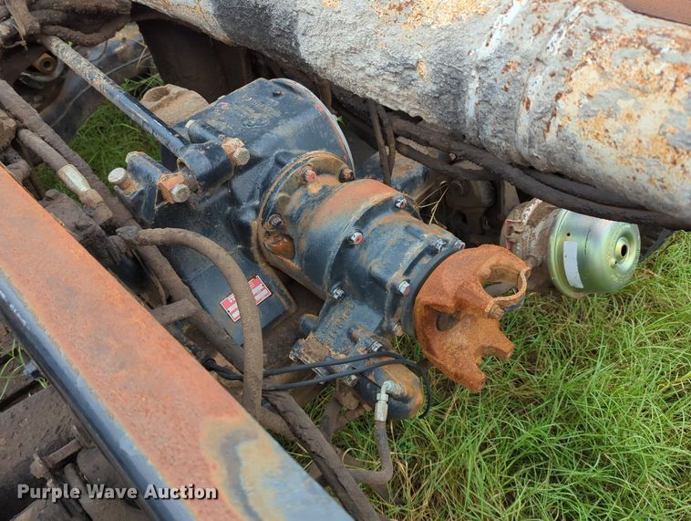 image for item LY9424 2002 Mack MR688S  rear tandem axle assembly