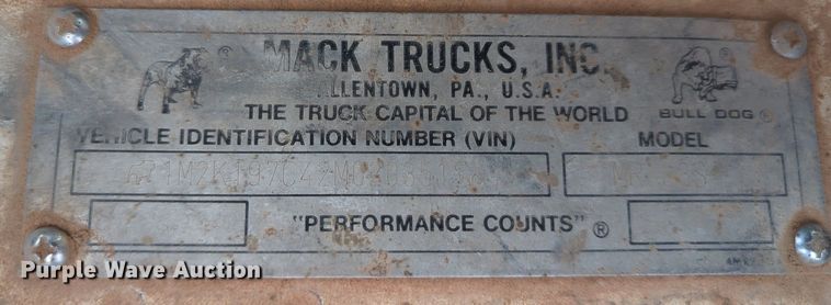image for item LY9424 2002 Mack MR688S  rear tandem axle assembly