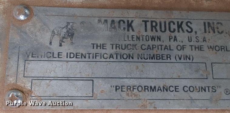 image for item LY9424 2002 Mack MR688S  rear tandem axle assembly