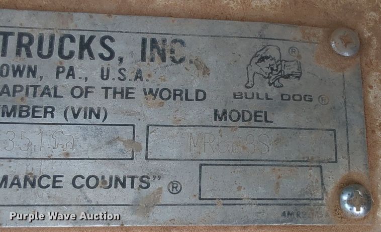 image for item LY9424 2002 Mack MR688S  rear tandem axle assembly